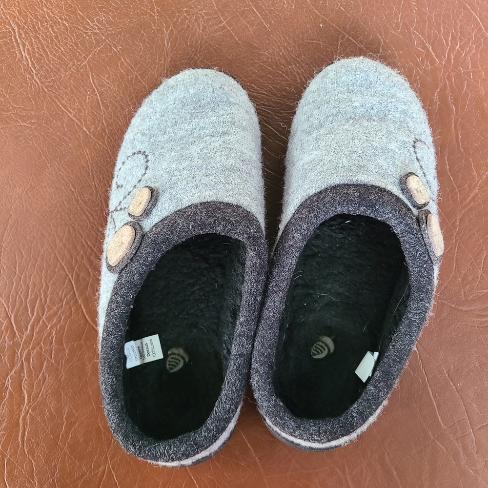 Acorn Gray and Black Slippers with Floral Accent - Picture 5 of 9